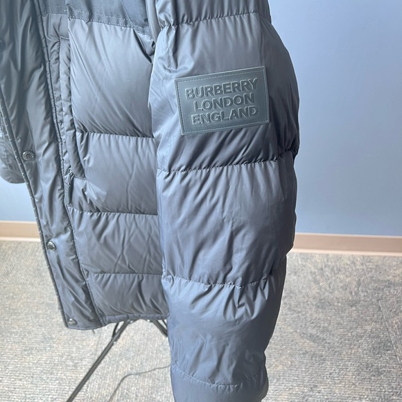 Burberry Men’s Reversible Puffer Coat, size 42 - Picture 6 of 13